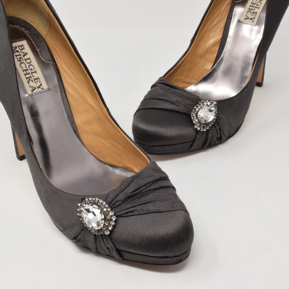 Badgley Mischka Heels Closed Toe Satin Jewel 6.5 - Picture 2 of 16